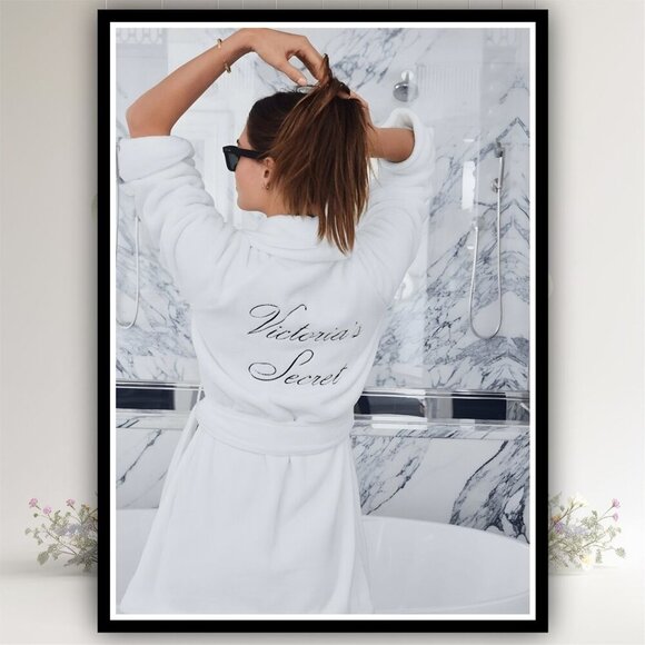 Victoria’s Secret ✦ White Plush Robe ✦ Embroidered Logo w/ Tie Waist & Pockets S - Picture 5 of 10